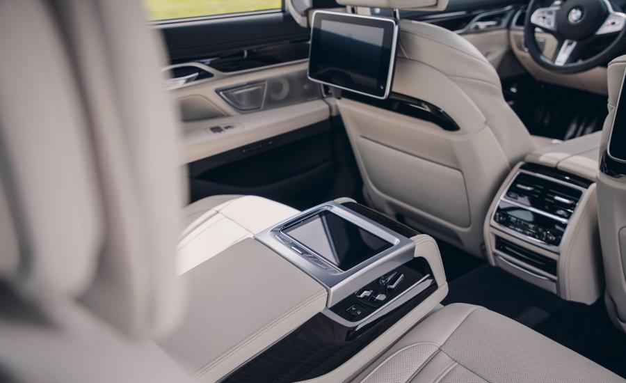 Интерьер BMW 745e xDrive M Sport (G11) 2019 года  (NA) (фото 11 из 32)